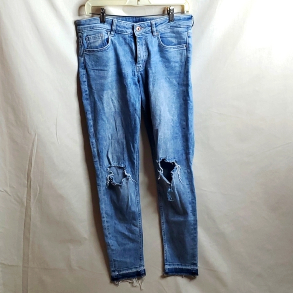 H&M Divided Woman faded distressed denim jean, Size 10, Blue